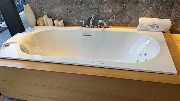 德国唯宝欧博龙圭力矩形水系统嵌入式按摩浴缸UHE180OBE2A-01