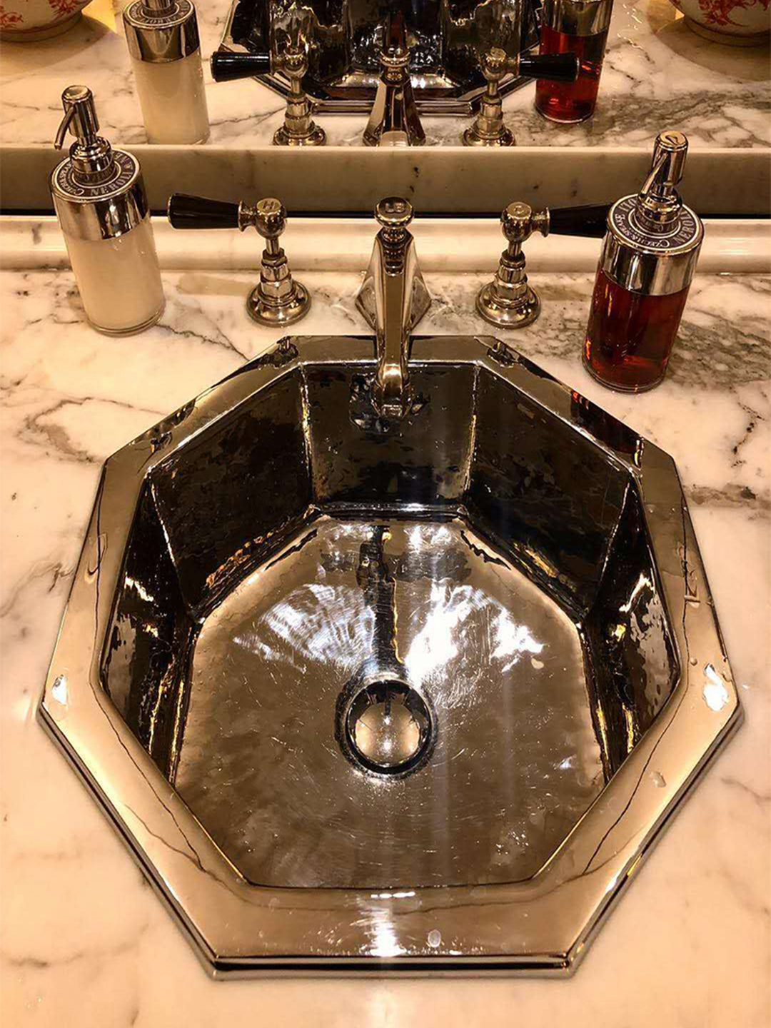 香港瑰丽酒店不锈钢洗手盆台下盆嵌入式卫生间卫浴柜艺术金色台盆