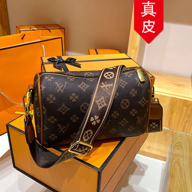 香港代购真皮包包女2024夏季新款潮高级质感小众枕头包单肩斜挎包