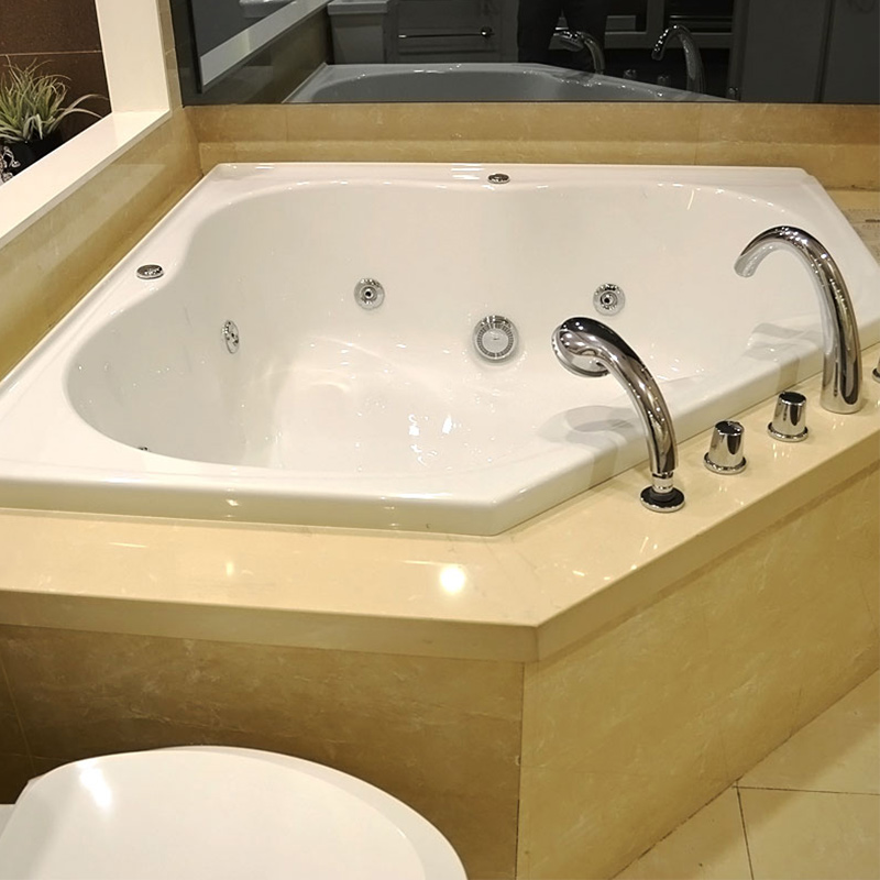 科勒浴缸家用小户型卫生间三角形按摩亚克力泡泡浴家庭浴缸18777T