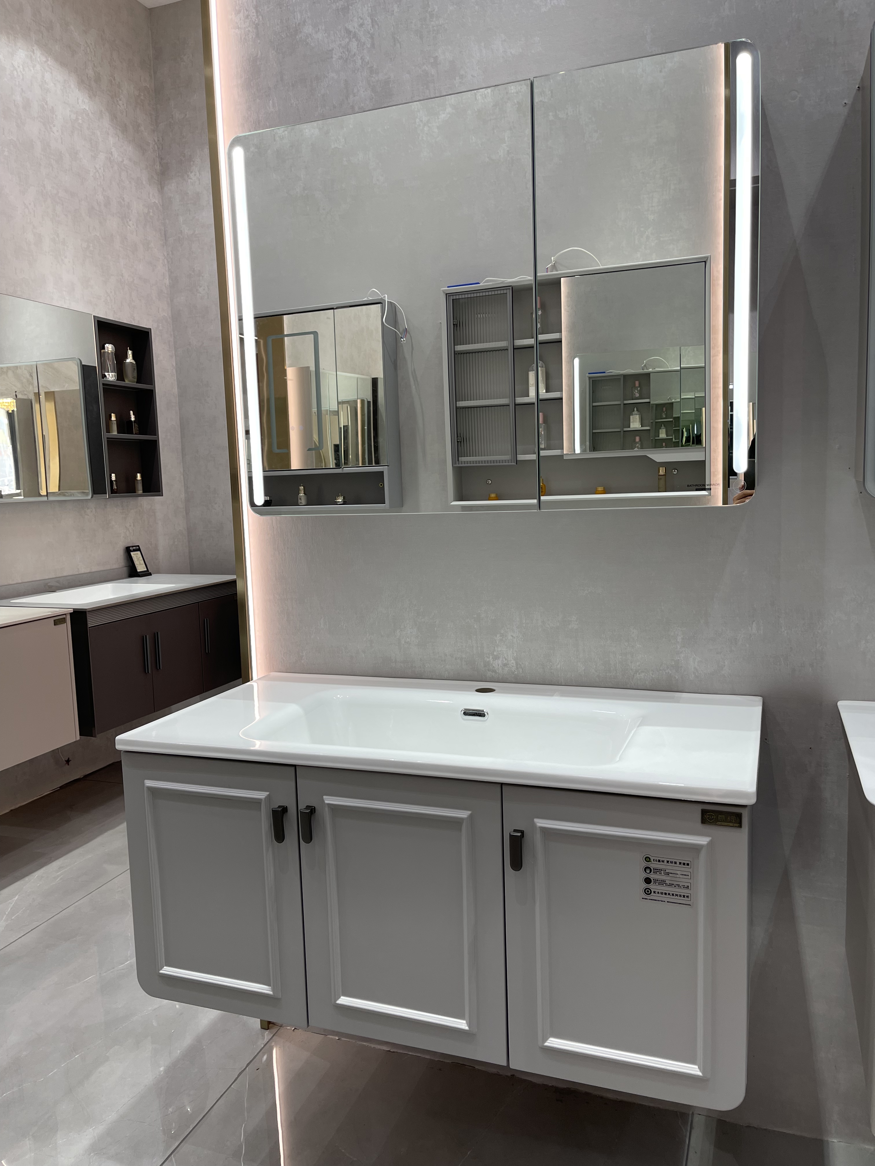 时尚简美风格智能浴室柜 陶瓷一体洗脸盆 小法式款式浴室设计