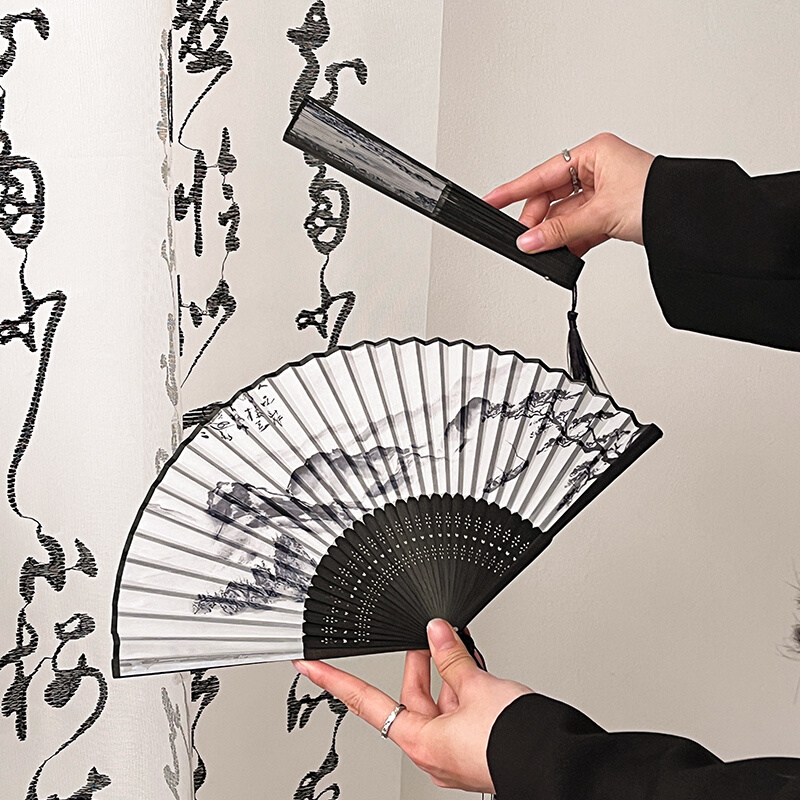 中国风水墨画扇子随身夏天古风中式流苏折扇便携旗袍汉服黑色竹扇