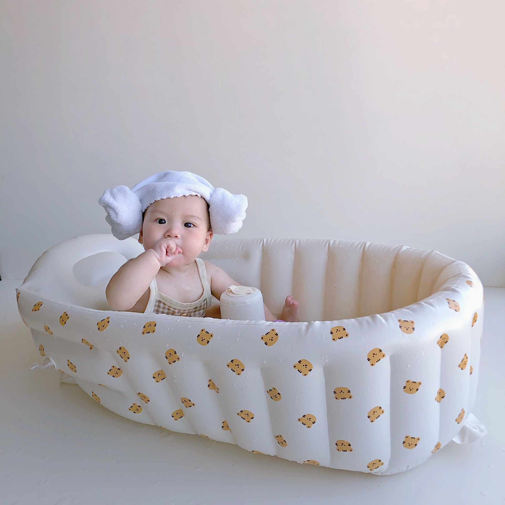 婴儿洗澡盆宝宝浴盆充气浴缸外出泡澡桶儿童可坐可折叠浴桶游泳池