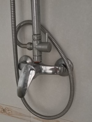 卫生间洗澡用的水龙头冷热水洗浴套装式套餐挂墙式混合阀铜制浴。
