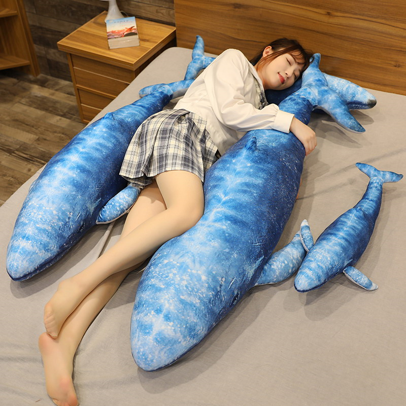 日本大阪蓝鲸鱼公仔毛绒玩具长条抱枕女生睡觉布娃娃宝宝安抚玩偶