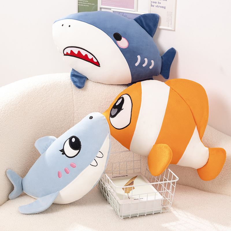 小丑鱼鲨鱼蓝鲸抱枕毛绒玩具玩偶海洋动物公仔靠枕儿童拍摄道具