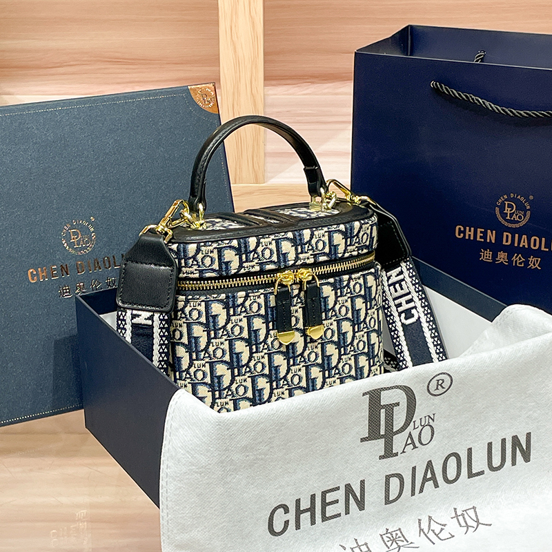 盒子包女香港轻奢化妆包23新款超火爆款高级感洋气手提斜挎小包包