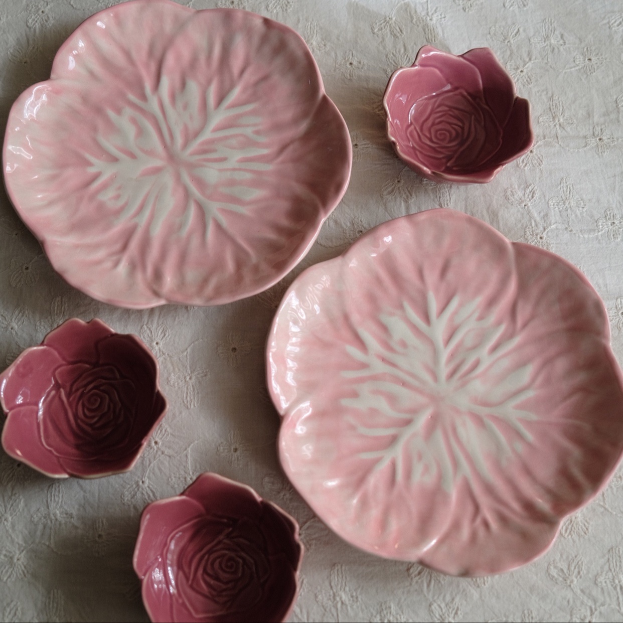 陶瓷复古浮雕花瓣造型盘子 甜品盘果然蛋糕盘蘸酱碟子蘸料碟