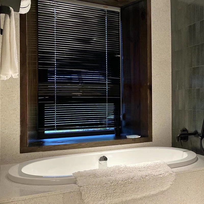 慢道浴缸家用小户型一体亚克力成人嵌入式酒店名宿独立浴缸盆
