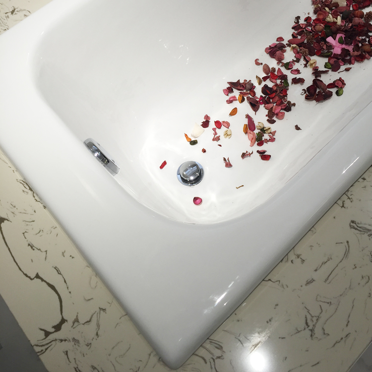 蝶陶卫浴 嵌入式铸铁浴缸 可配扶手 真空搪瓷AA瓷粉 出口美国产品