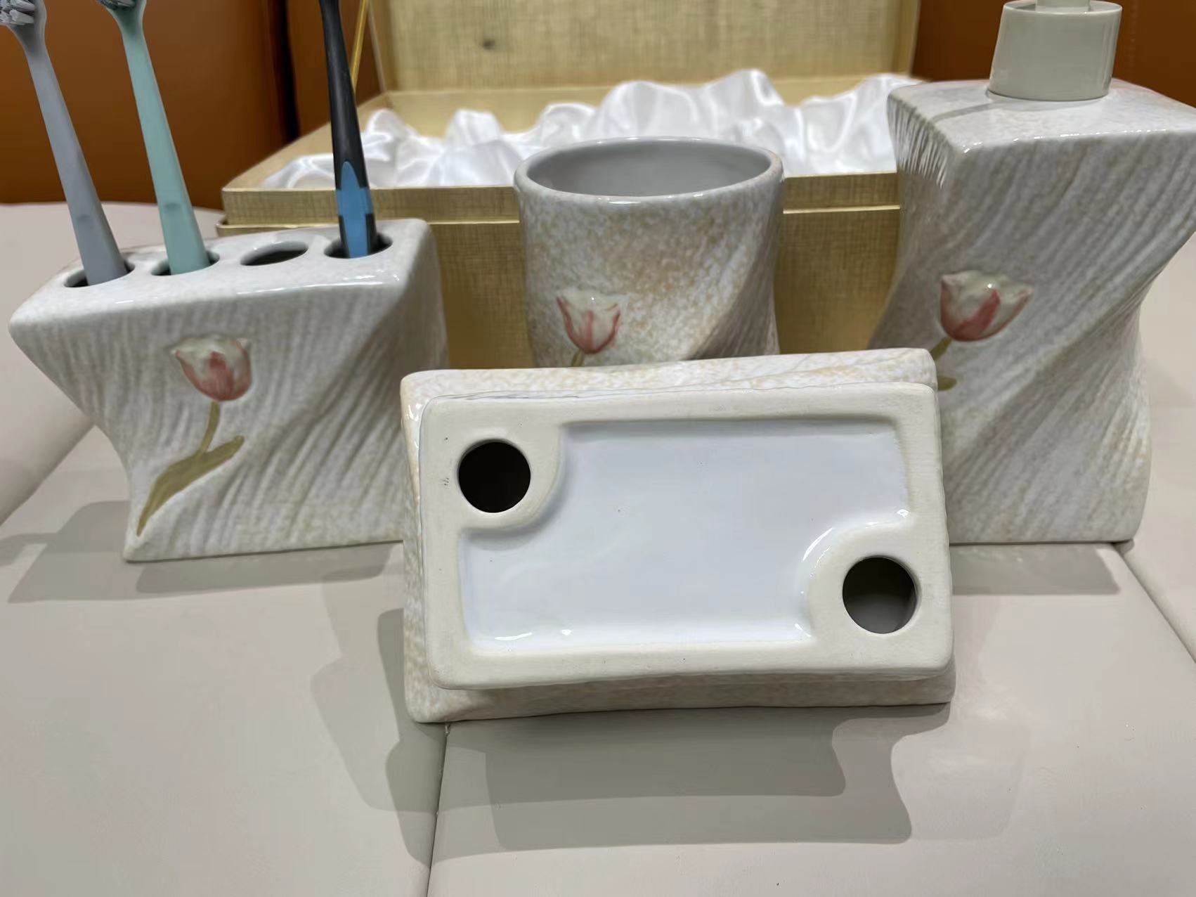 欧式陶瓷卫浴四件套洗漱套装浴室用品卫生间漱口杯牙刷杯套件简约